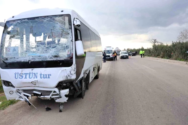 Adana'da Ford Otomobil İşçi Servisine Çarptı: 2 Ölü, 14 Yaralı