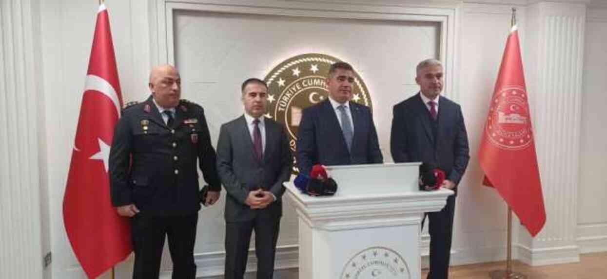 Çöpe at kemiklerini atan kişi yemek dükkanı sahibi çıktı Çöpe at kemiklerini atan kişi yemek dükkanı sahibi çıktı