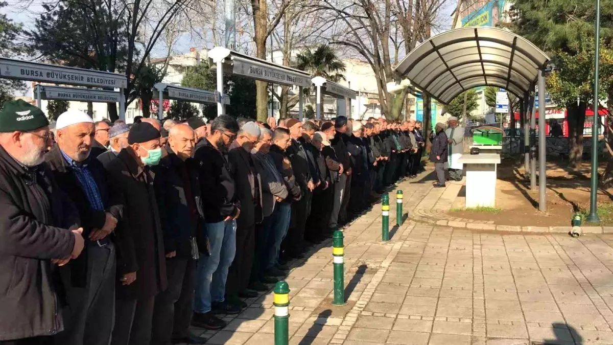 Depremden korkarak atlayan genç son yolculuğuna uğurlandı