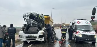 Edirne'de hafriyat kamyonları çarpıştı, 1 kişi hayatını kaybetti