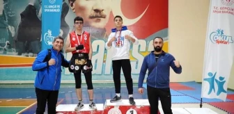 Manisa'da Okul Sporları Müsabakalarında Altın Madalya Kazanan Öğrenci