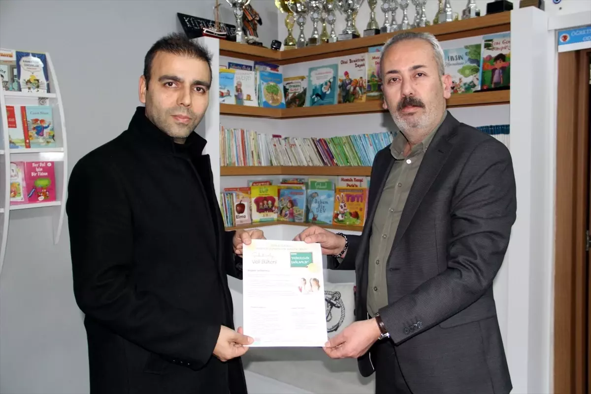 Sinop'ta bir okulda öğrenci velileri bilgilendiriliyor