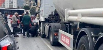 İzmir'de Kağıt Toplayıcısı Tır Kazasında Hayatını Kaybetti