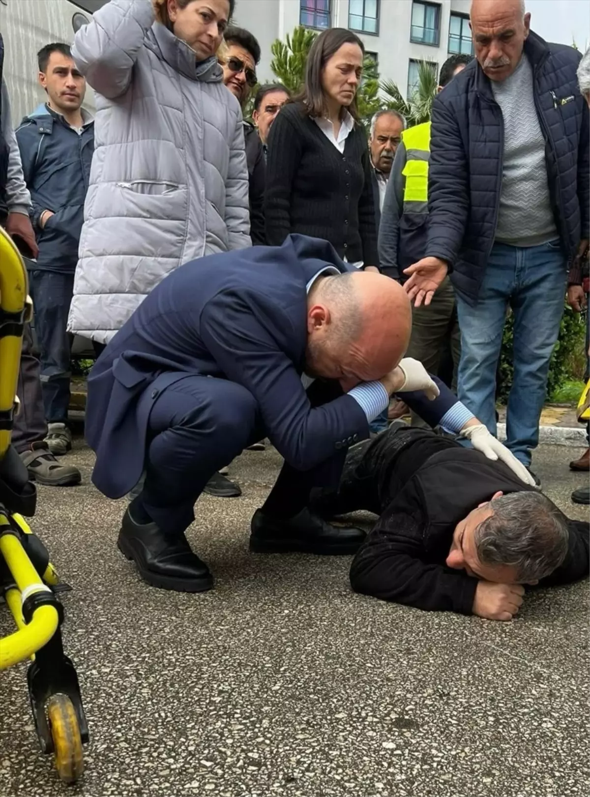 Doktor Adayı Yaralı Motosiklet Sürücüsüne İlk Müdahaleyi Yaptı