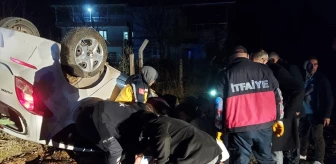 Adıyaman'ın Gölbaşı ilçesinde otomobil şarampole devrildi, sürücü yaralandı