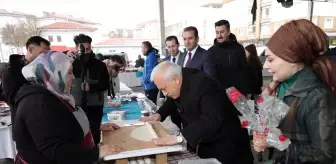 Aksaray Valisi Kadınlar Günü'nde Pazarda Yufka Açtı