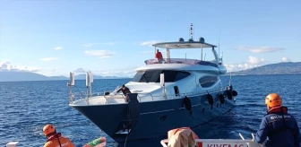 Muğla Bodrum'da Makine Arızası Nedeniyle Sürüklenen Teknede 2 Kişi Kurtarıldı
