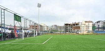 Bursa Büyükşehir Belediyesi Akçalar Mahallesi'ne futbol sahası kazandırdı