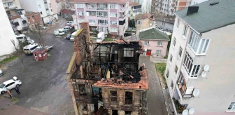 Büyükçekmece'de 121 Yıllık Tarihi Ahşap Bina Yangında Yok Oldu