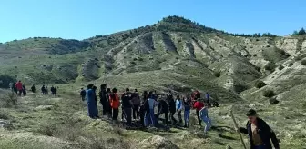 Gaziantep'in Nizip ilçesinde öğrenciler fidan dikti