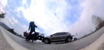 Bursa'da Otomobil ile Çarpışan Motosikletli Gencin Kaza Anı Aksiyon Kamerasında