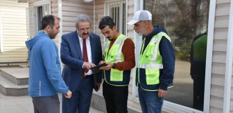 Salihli Kaymakamı Mehmet Kamil Sağlam, Ramiz Turan Spor Kompleksi inşaatını inceledi