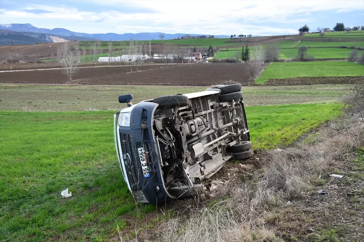 Samsun'da öğrenci servisi devrildi, 19 öğrenci yaralandı
