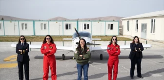 KTO Karatay Üniversitesi'nde Kız Öğrenciler Pilotaj Eğitimi Alıyor