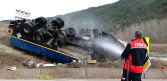 Amasya'da akaryakıt yüklü tanker devrildi, sürücü yaralandı