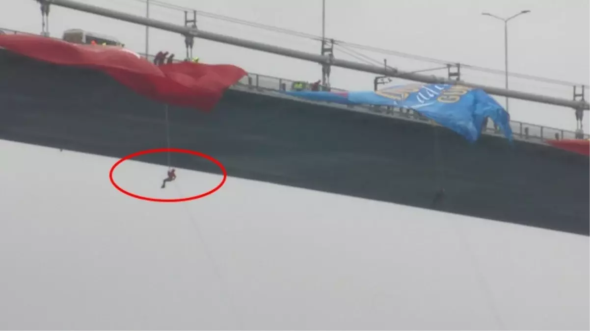 Kadın komandolar, 15 Temmuz Şehitler Köprüsü'nden halatla indi