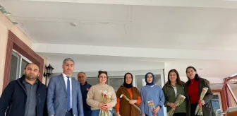 Malatya'da Kadınlara Çiçek Dağıtıldı