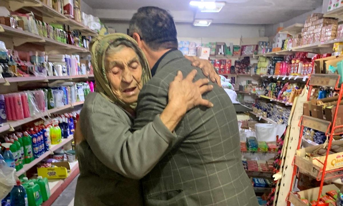 97 yaşındaki Fadime Uslu'nun Kadınlar Günü kutlaması