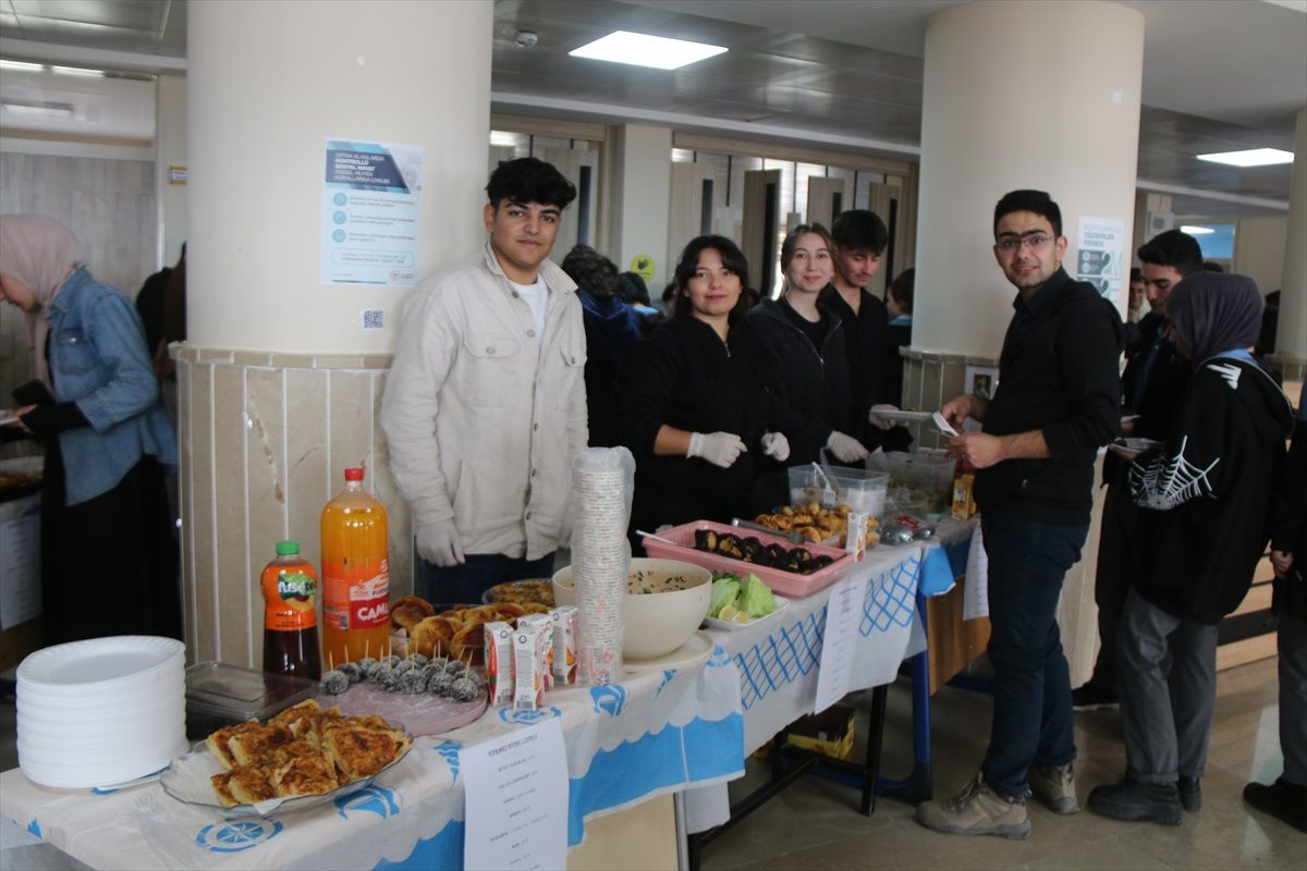 Şarkışla Anadolu Lisesi'nden Türk Silahlı Kuvvetlerini Güçlendirme Vakfına Kermes Desteği