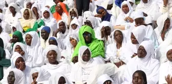 Senegal'de Ticani Tarikatı Takipçileri Stadyumda Buluştu