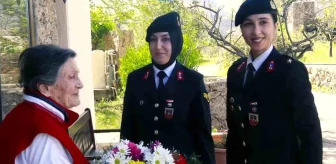 Muğla İl Jandarma Komutanlığı, Türkiye'nin ilk kadın subayını ziyaret etti