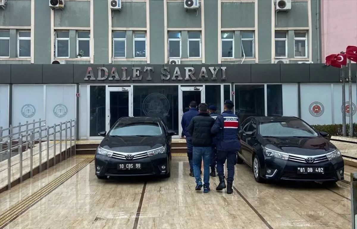 Balıkesir'de psikiyatri uzmanı dahil 4 zanlı uyuşturucu operasyonunda yakalandı