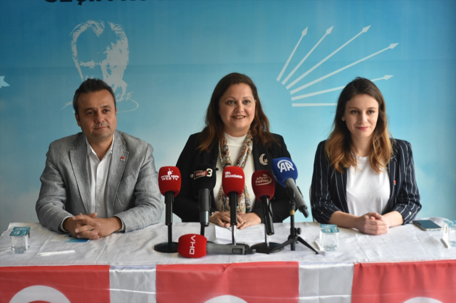 CHP Grup Başkanvekili ve Afyonkarahisar Belediye Başkan Adayı Burcu Köksal (Ortada)