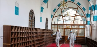 Van Büyükşehir Belediyesi Ramazan Öncesi Camilere Temizlik Yaptı