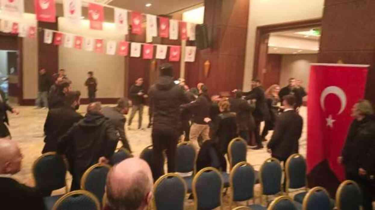 Zafer Partisi Genel Başkanı Ümit Özdağ'ın programında kavga: Afganlar mı geldi buraya? Suriyeliler mi girdi içeri?'