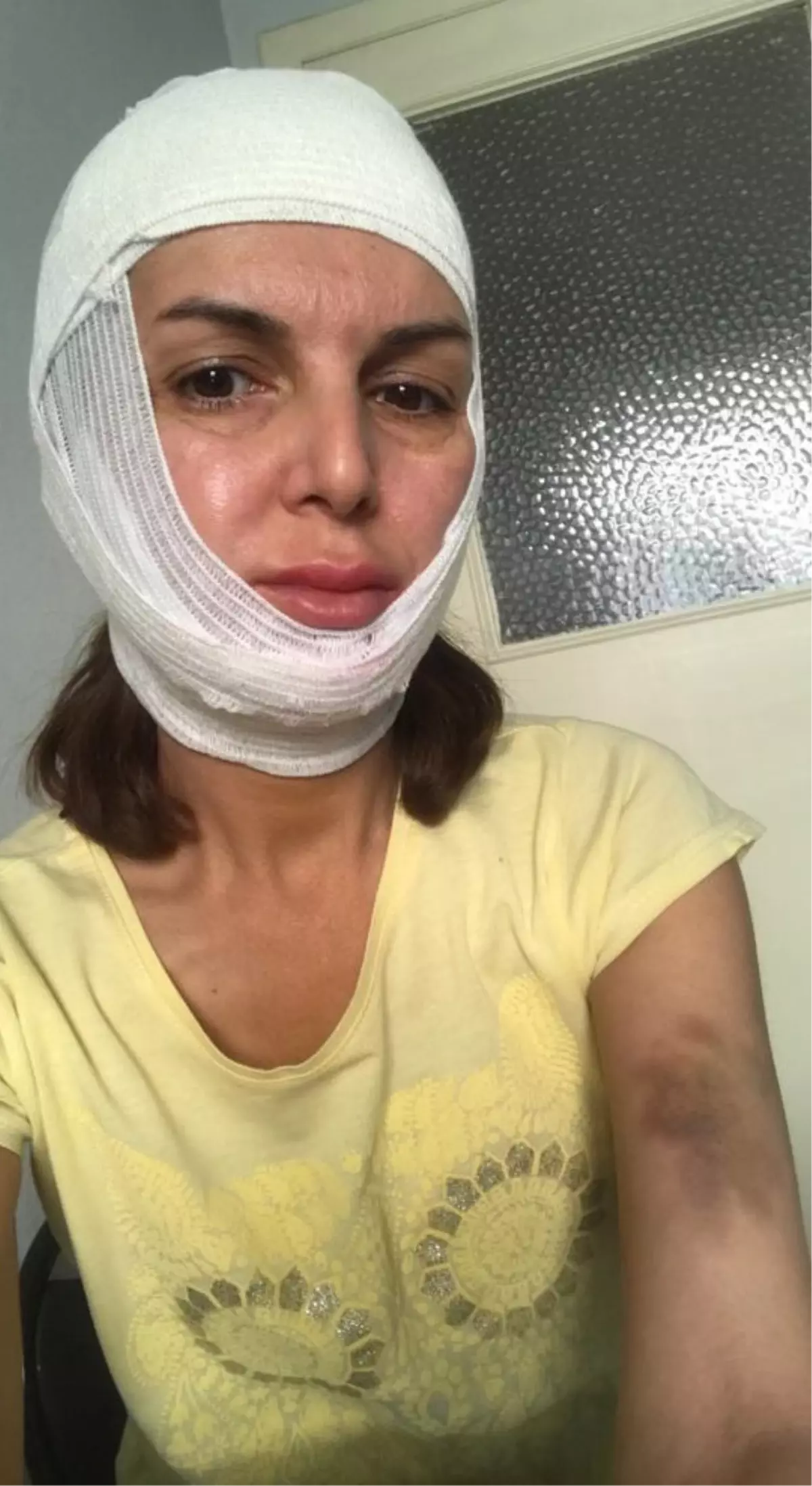 Güzellik salonunda topuklu ayakkabı dayağı