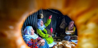 Van'ın Bahçesaray ilçesinde karla kaplı mahallelerde ramazan hazırlığı