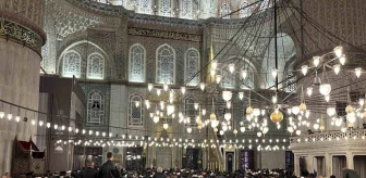 İstanbul'da Ramazan Ayının İlk Teravih Namazı Kılındı