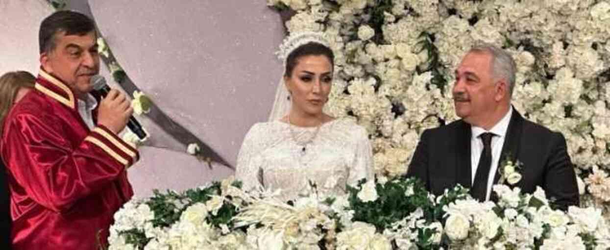 Şatafatlı düğünü büyük yankı uyandıran AK Parti Gaziantep İl Başkanı Murat Çetin görevinden istifa etti Şatafatlı düğünü büyük yankı uyandıran AK Parti Gaziantep İl Başkanı Murat Çetin görevinden istifa etti