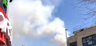 Fatih'te 6 Katlı İş Merkezinin Deposunda Yangın Çıktı
