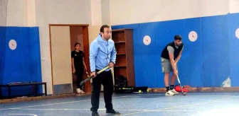 Muğla'da Hokey Antrenörü Hem Üniversite Okuyor Hem de Antrenörlük Yapıyor