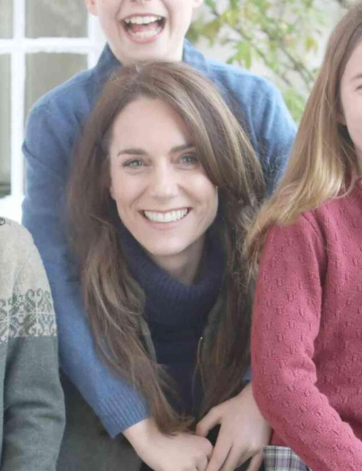 Prenses Kate Middleton, Anneler Günü fotoğrafını düzenlendiği itiraf edip özür diledi