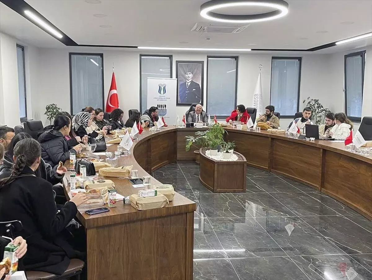 SUBÜ öğrencileri Kaynarca'daki mobilya üretim tesislerini gezdi