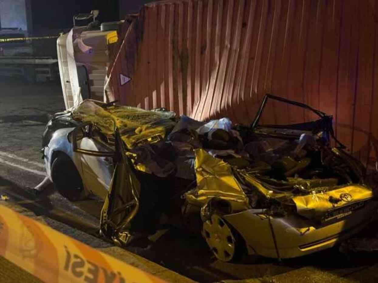 Tırın altında kalarak hayatını kaybeden ailenin iftara gittiği ortaya çıktı Tırın altında kalarak hayatını kaybeden ailenin iftara gittiği ortaya çıktı