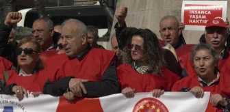 Emekliler Ulus Meydanı'ndan Seslendi: 'Emeklileri Aç Bırak Ölsün. Bizi Yük Olarak Görüyorlar'