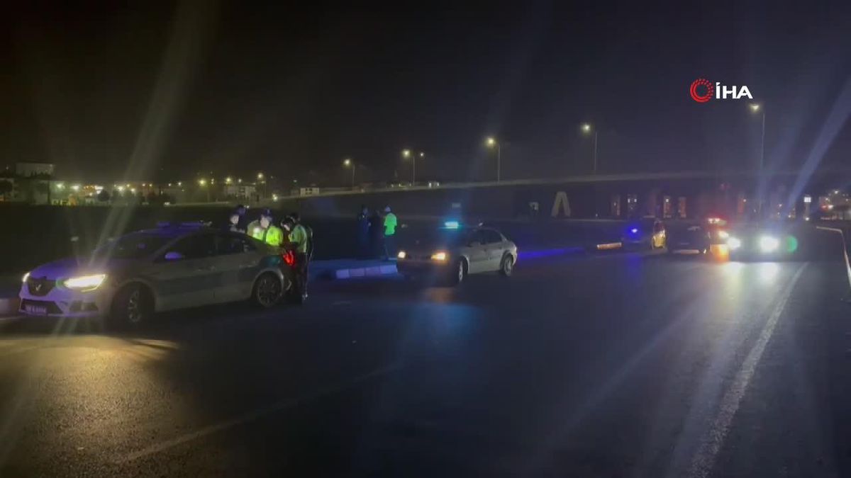 Polislerden kaçarken ekip otosuna çarpan sürücü ehliyetsiz çıktı