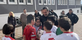 Boluspor Teknik Direktörü Yalçın Koşukavak ve Futbolcular Öğrencilerle Buluştu