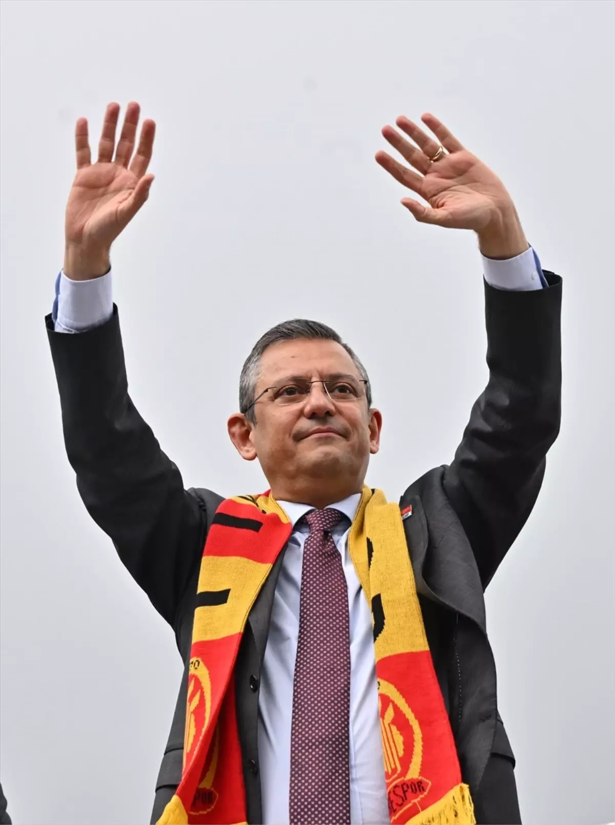 CHP Genel Başkanı Özgür Özel, Belediye Başkanlarına Mal Varlıklarını Asmaları Talimatı Verdi