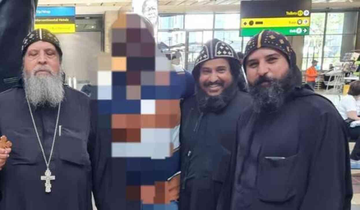 Güney Afrika'daki manastır saldırısında 3 Mısırlı rahip hayatını kaybetti Güney Afrika'daki manastır saldırısında 3 Mısırlı rahip hayatını kaybetti