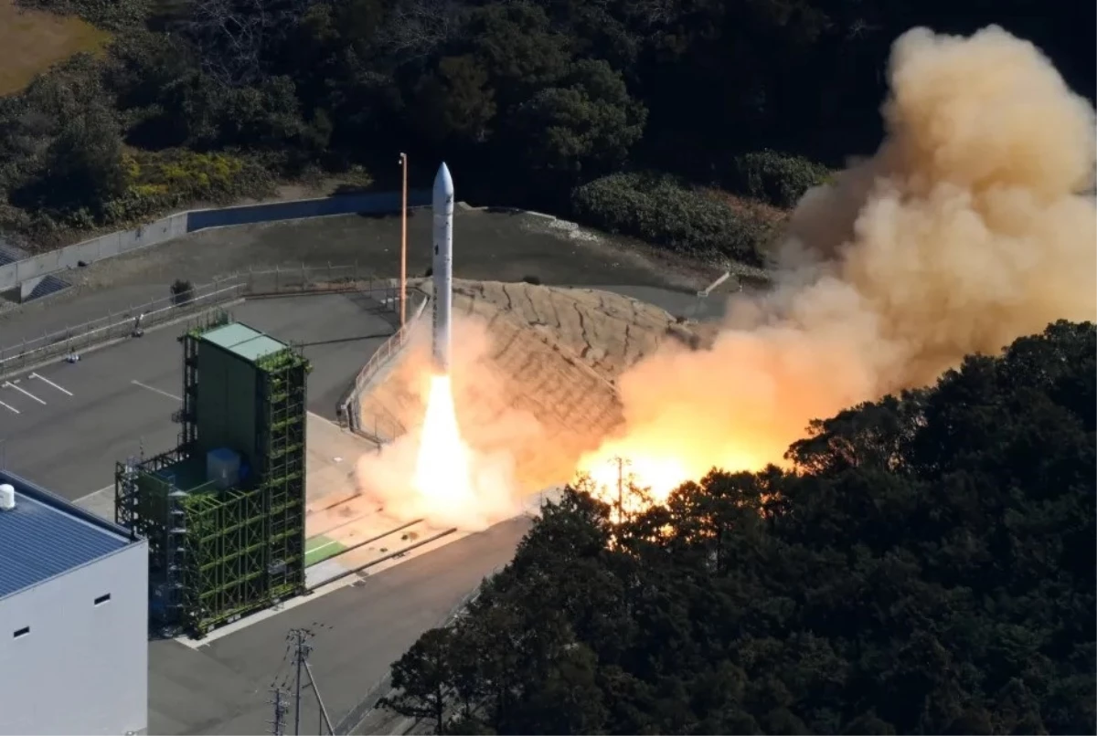 Japonya'da uzaya fırlatılan roket, kalkıştan beş saniye sonra patladı