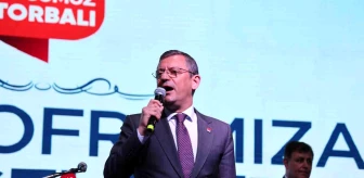 CHP Genel Başkanı Özgür Özel, İzmir'in Torbalı ilçesinde vatandaşlarla buluştu