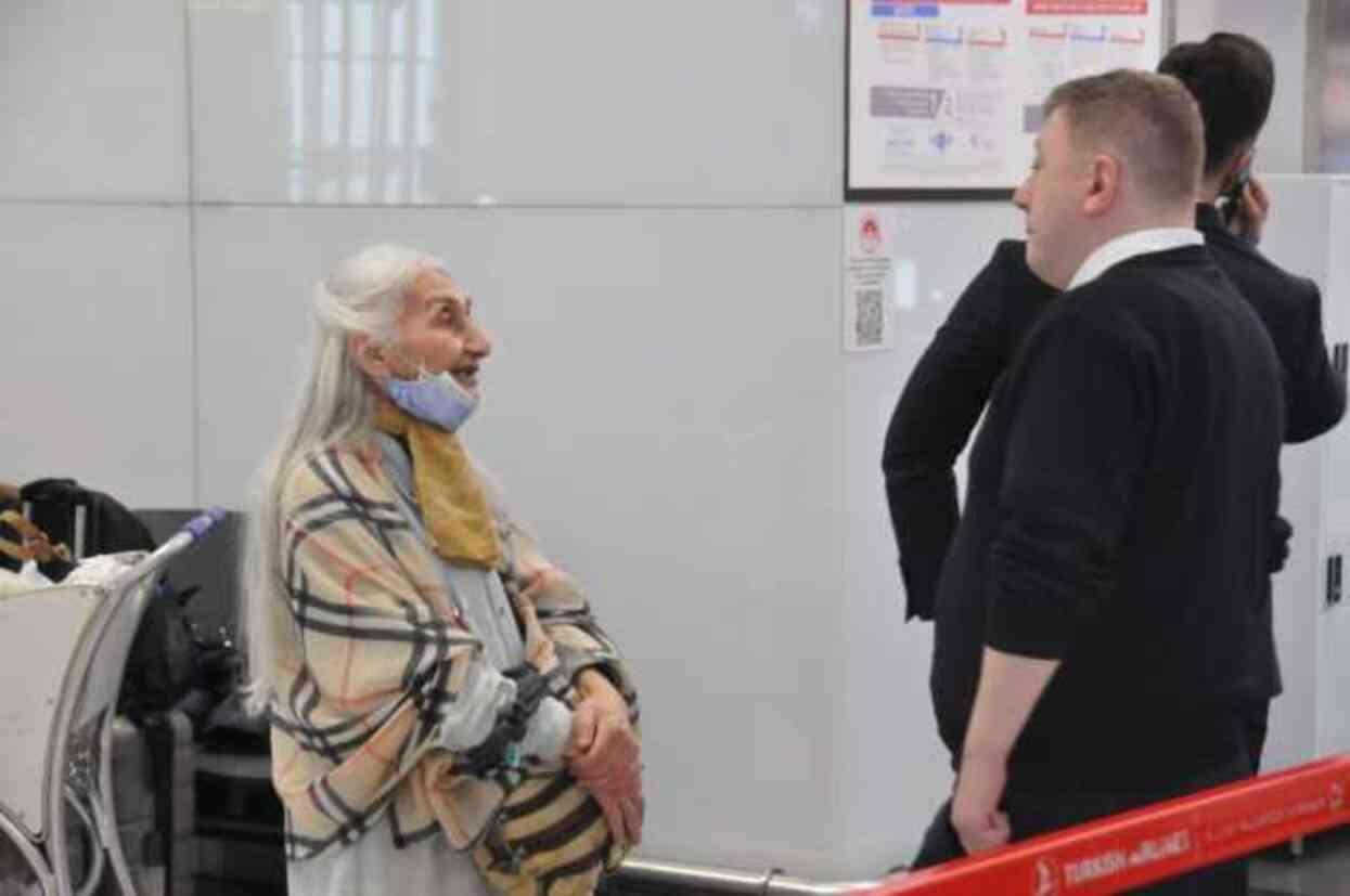 Vize başvurusu reddedilen İranlı akademisyen 2 aydır İstanbul Havalimanı'nda yaşıyor Vize başvurusu reddedilen İranlı akademisyen 2 aydır İstanbul Havalimanı'nda yaşıyor