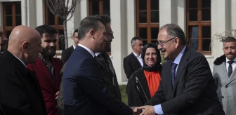 Çevre Bakanı Özhaseki, Cumhuriyet tarihinin ilk toplu konut projesini ziyaret etti