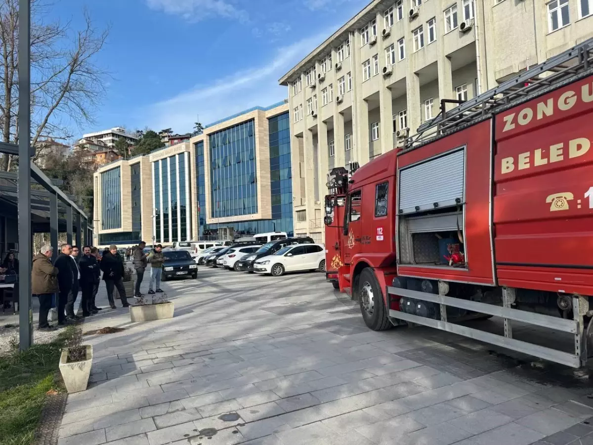 Zonguldak Adliyesi'nde çıkan yangın paniğe neden oldu