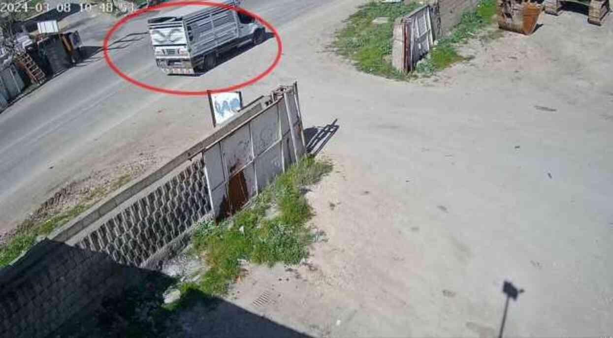 Akraba değil akrep! Önce el bombası attı, sonra plakasını söktüğü araçla ezdi