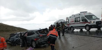 Aksaray'da 8 aracın karıştığı zincirleme trafik kazasında 5 kişi yaralandı